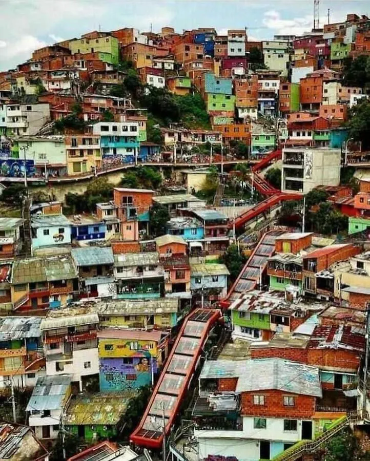 Apartatour-Comuna Trece Medellín