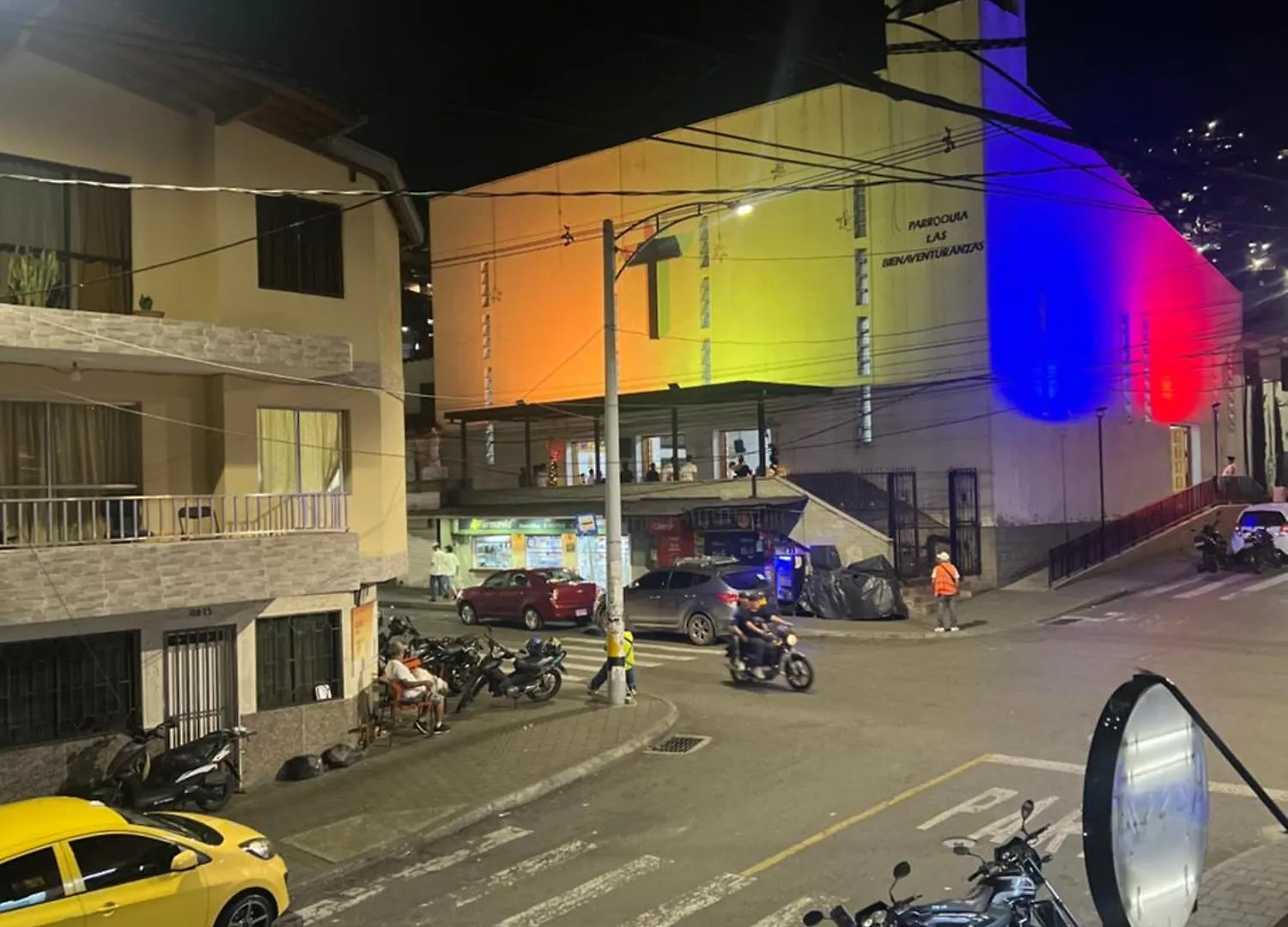 Apartatour-Comuna Trece Medellín Colombia